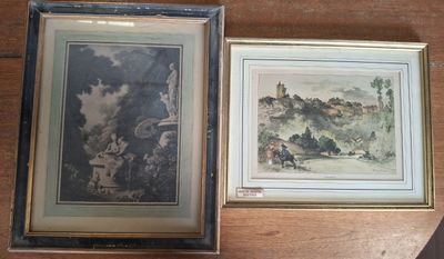 deux photos encadrées représentant un paysage et un tableau posé sur une table