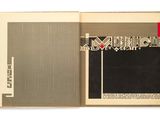 un livre ouvert dont la couverture est noire et l'autre rouge et blanche