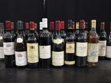 beaucoup de bouteilles de vin sur la table