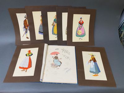 six cartes représentant des tenues féminines sont disposées en rang sur une table
