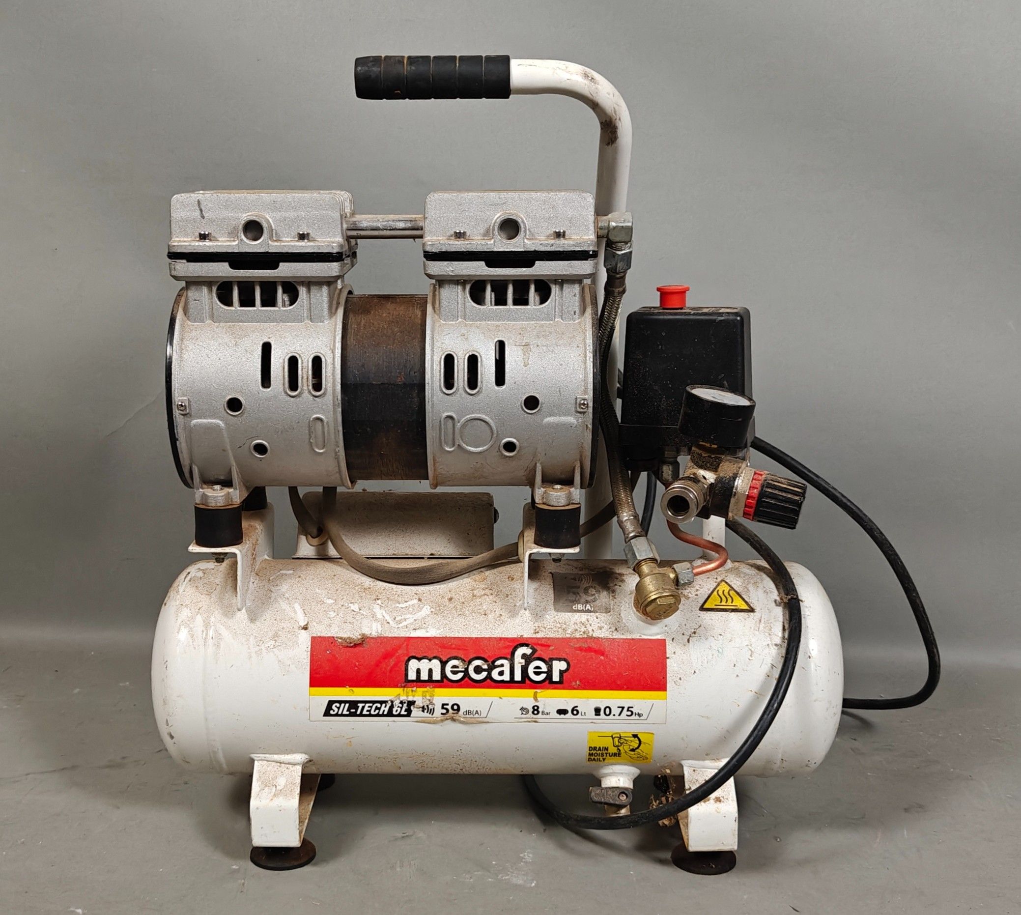 MECAFER. Petit compresseur, modèle Sil-Tech, 6 litres.