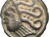 une pièce de monnaie ancienne sur laquelle figure un serpent