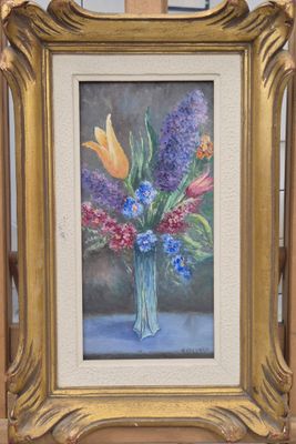 une peinture de fleurs dans un vase sur une table