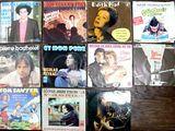 beaucoup de CD de musique sur la table