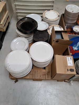 a lot of plates and bowls sitting on a pallet