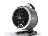 un ventilateur posé sur un support, devant un fond blanc