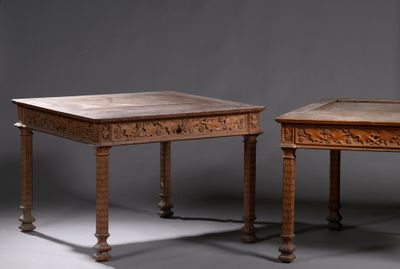 deux tables en bois dont le plateau est orné de sculptures, sur fond gris