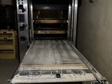 un tapis roulant au milieu d'une cuisine