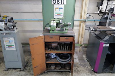 Affuteuse MICHAEL DECKEL, N°87-23637, posé sur armoire métal…