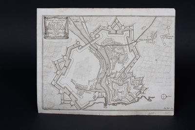 une vieille carte d'une ville dessinée sur un bout de papier