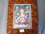 une vieille photo représentant une peinture d'un Bouddha dans un cadre en bois