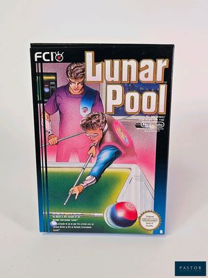 une image représentant une boîte de jeu sur laquelle figure l'image d'un homme en train de jouer à un jeu