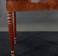 Table de jeu en acajou et placage d'acajou. (photo 2)