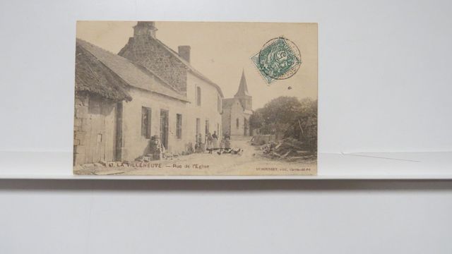 La Villeneuve : Rue de l’Église (Dumousset A 47). Carte très rare...