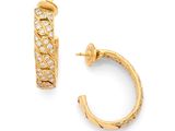 une photo d'une paire de boucles d'oreilles créoles en or serties de diamants