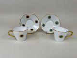 un ensemble de quatre tasses et soucoupes à bords dorés