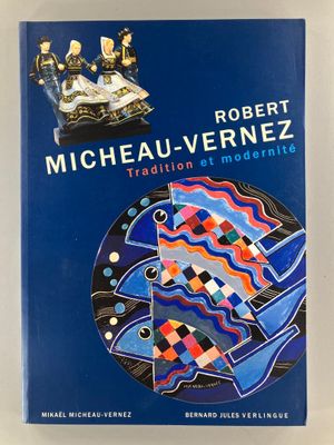 un livre bleu sur lequel figure l'image d'un bateau