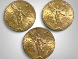 trois pièces d'or sur lesquelles figurent l'effigie d'un homme et d'une femme