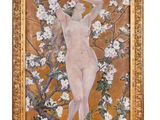 une image représentant un tableau d'une femme nue dans un arbre