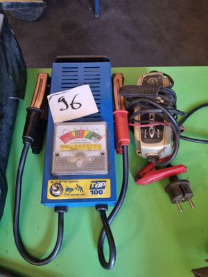 un petit appareil électrique posé sur une table