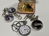 de nombreux modèles différents de montres de poche dans un coffret