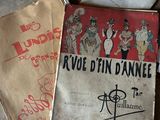 deux livres posés sur une table