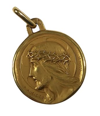 gros plan d'une pièce d'or portant un visage de femme