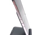 a cell phone that is sitting on top of a stand