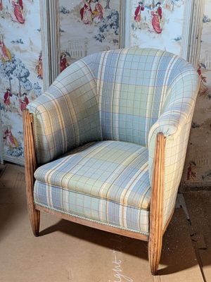 a chair that is sitting in the corner of a room