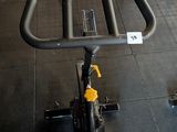 many bikes that are parked in a gym