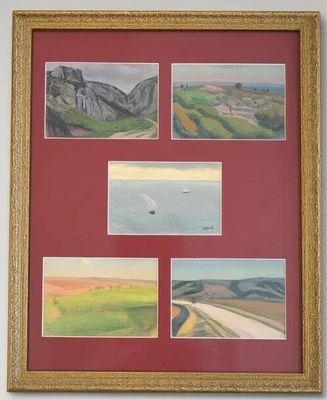 tableau représentant un paysage, composé de quatre images différentes, dans un cadre doré accroché au mur