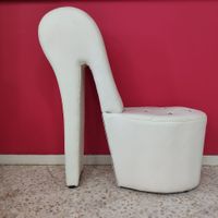 Fauteuil design en forme de chaussure en simili cuir blanc. (photo 4)