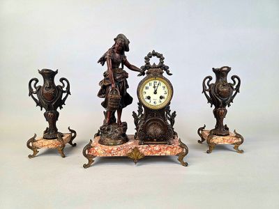 Garniture de cheminée en régule comprenant une pendule et un…