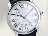 gros plan d'une montre-bracelet avec des chiffres romains