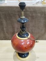Lampe moderne effet marbre rouge.