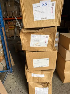 Lot comprenant 5 boîtes de 250 pièces de fixations d’isolati…