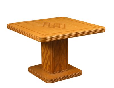 une image représentant une table en bois dont le plateau présente un motif carré