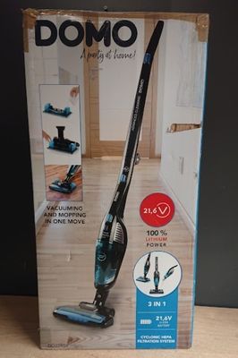 gros plan d'une boîte d'aspirateur sur une table