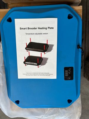 une boîte bleue sur laquelle est apposée une étiquette indiquant « plaque chauffante Smart Broder »