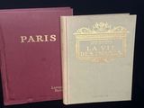 deux livres posés côte à côte sur une surface noire