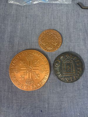 Lot de trois médailles, cuivre, années 70, copie de monnaie …
