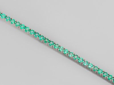 un bracelet d'émeraudes et de diamants