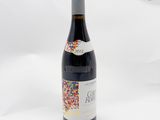 une bouteille de vin rouge décorée de paillettes