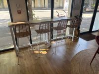 7 chaises en résine tressée imitation osier piètement métal … (photo 3)