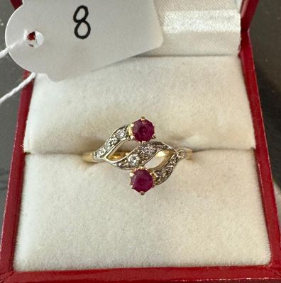 Bague Toi et Moi 2 ors, sertie de 2 rubis épaulés de 8 diama…