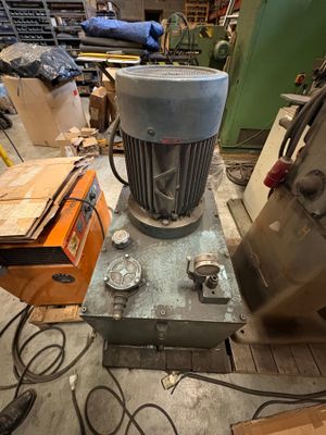 Centrale hydraulique bleu