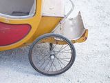 a small child ' s carriage that is sitting on the ground
