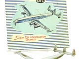 un livre sur lequel figure l'image d'un avion