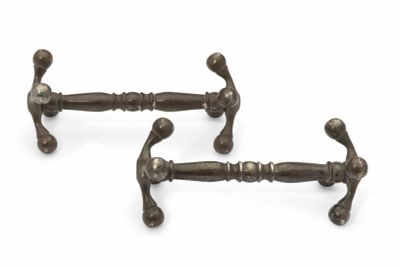 paire de poignées de porte anciennes en fonte
