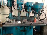 plusieurs machines posées sur une table